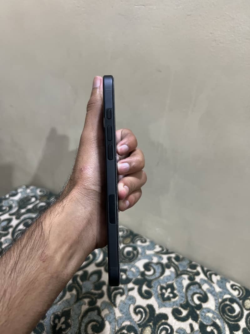 Apple iPhone 16 Plus 1