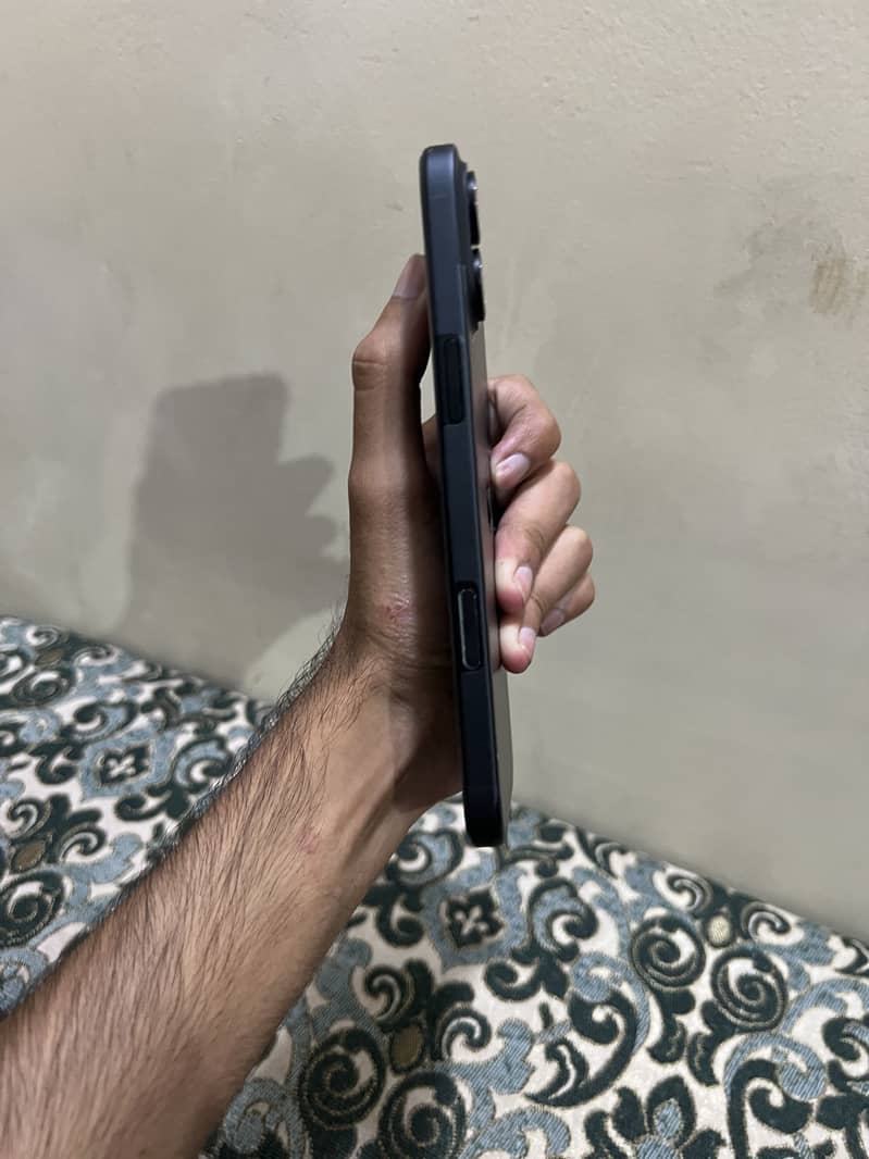 Apple iPhone 16 Plus 4