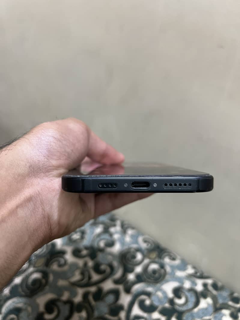 Apple iPhone 16 Plus 8