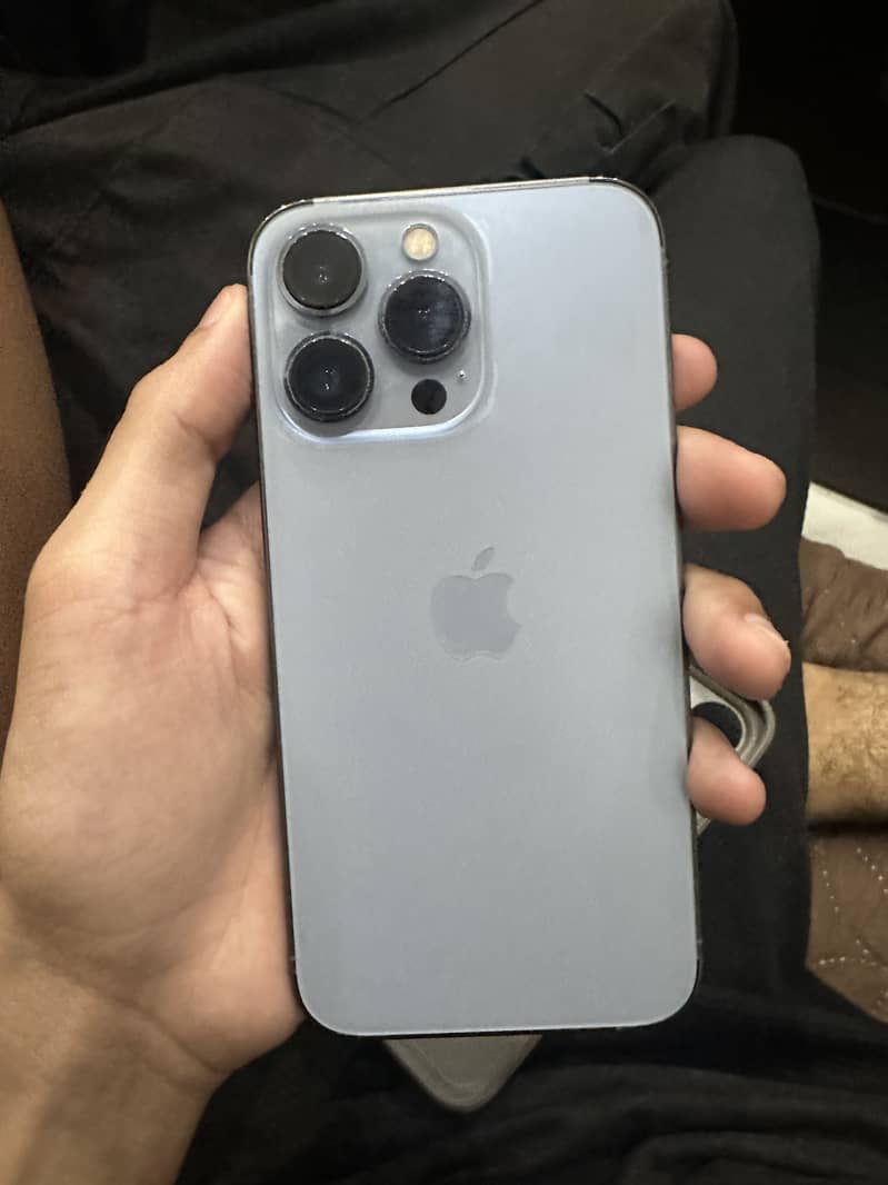 Apple iPhone 13 Pro 2