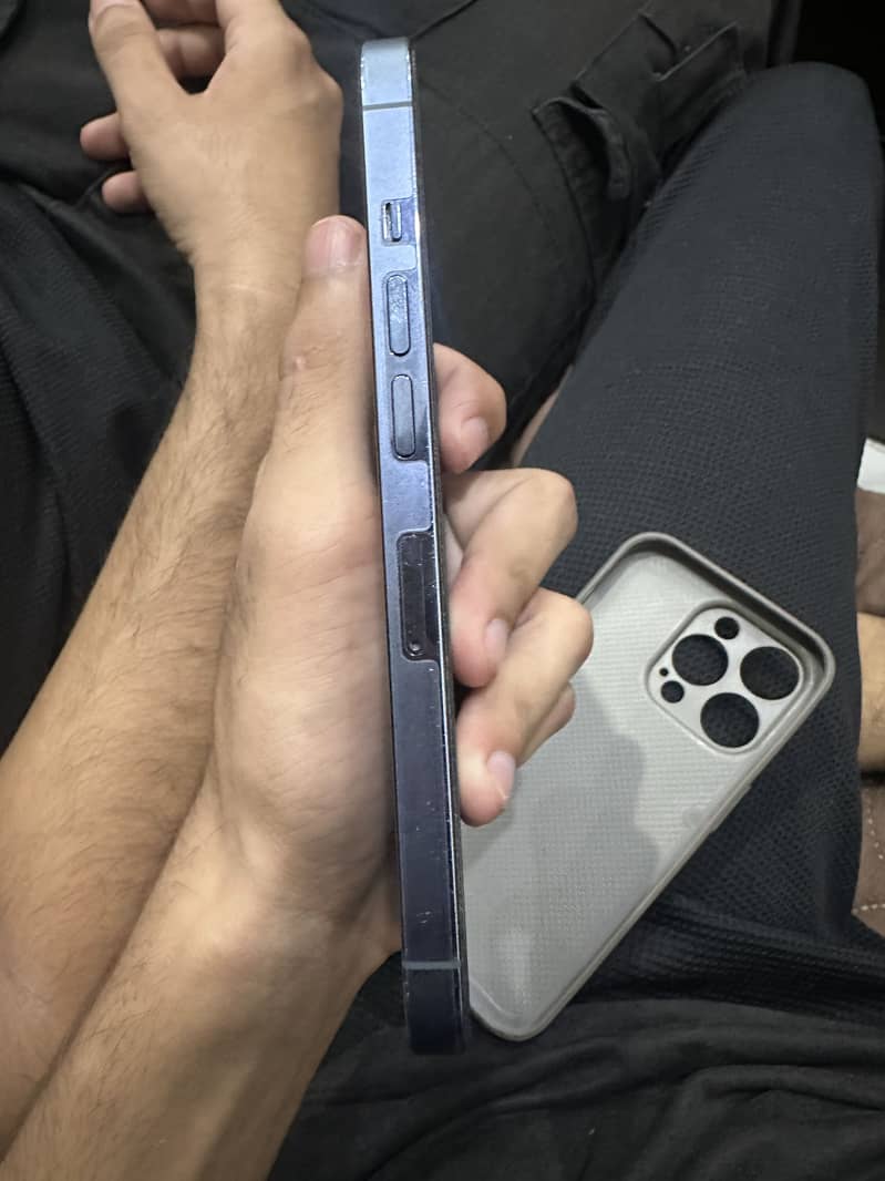 Apple iPhone 13 Pro 4