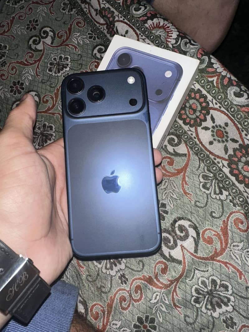 Apple iPhone 17 Pro Max 1