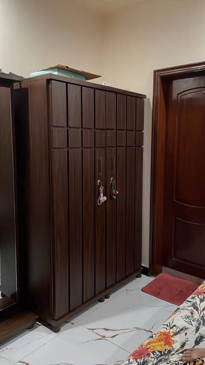 10/10 patex 2 door cupboard
