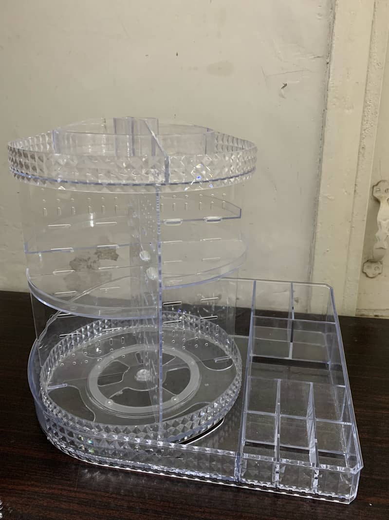Makeup organizer 1
