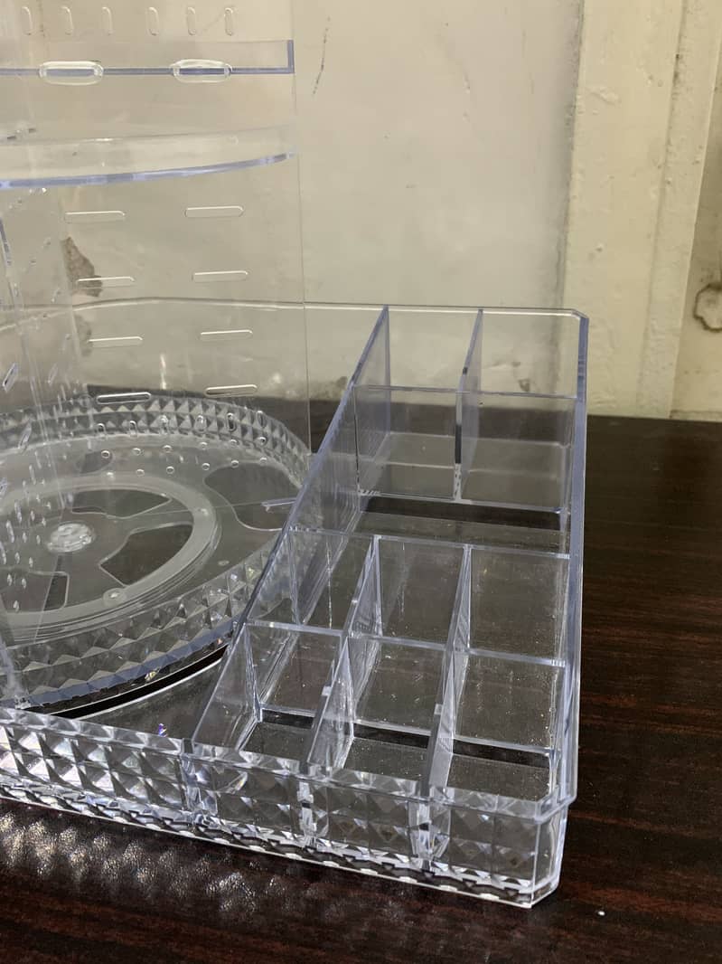 Makeup organizer 2