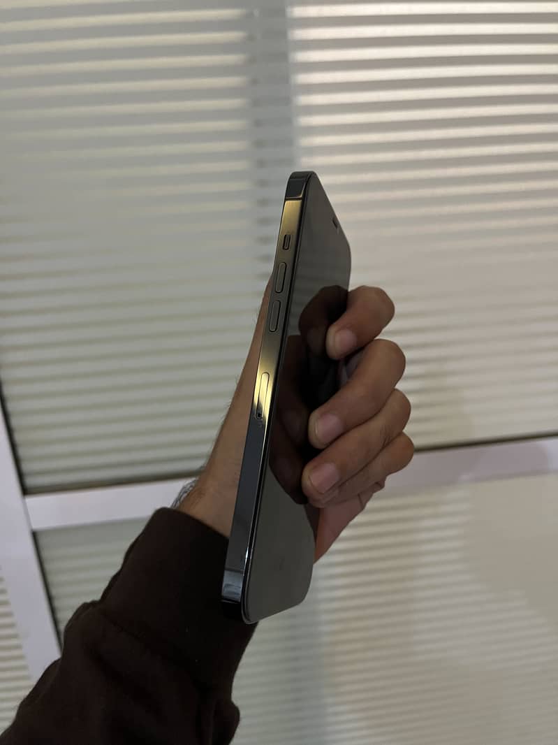 Apple iPhone 12 Pro Max 3