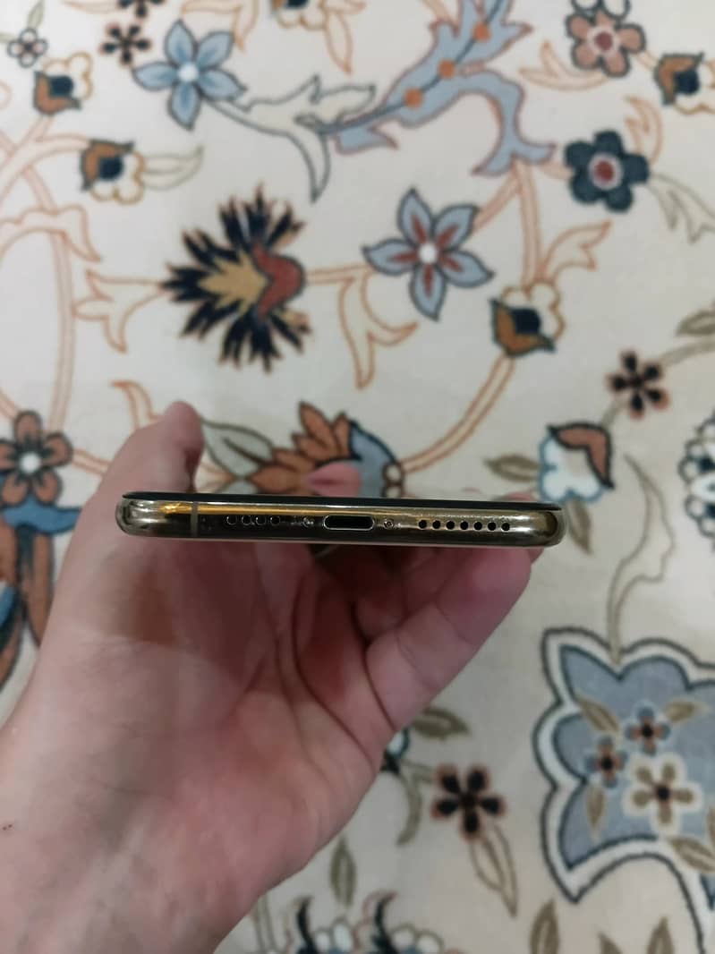 Apple iPhone XS Max 11