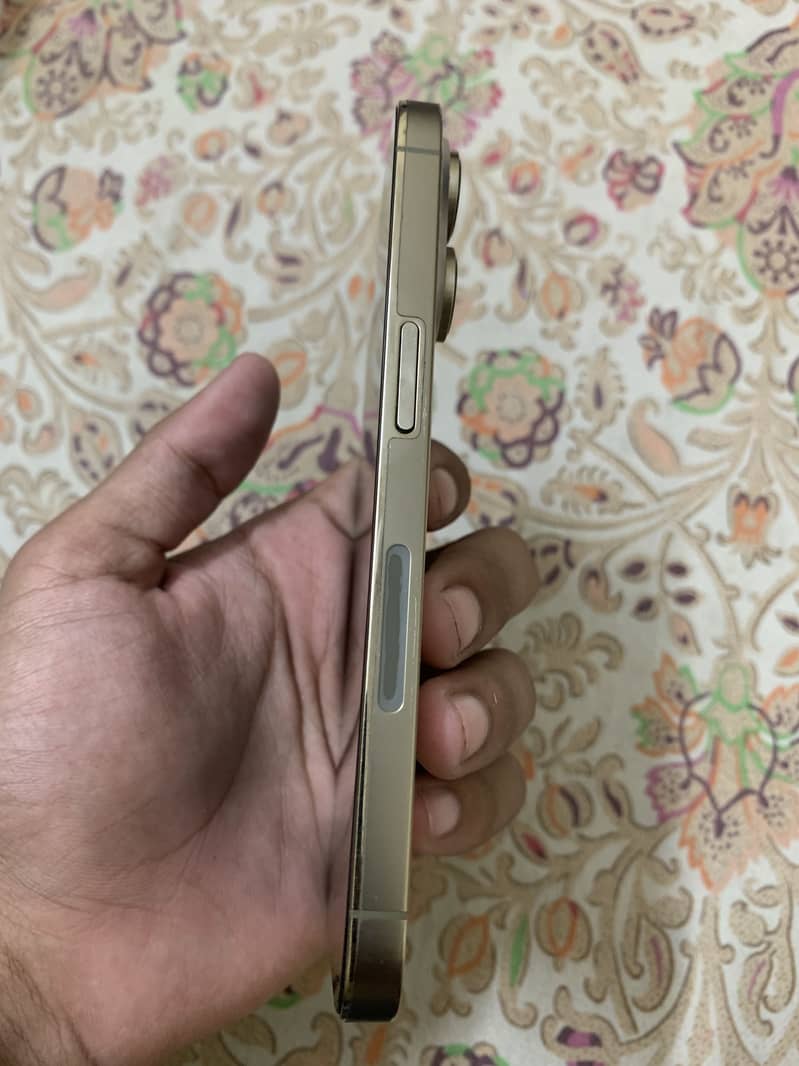 IPhone 14 pro 4