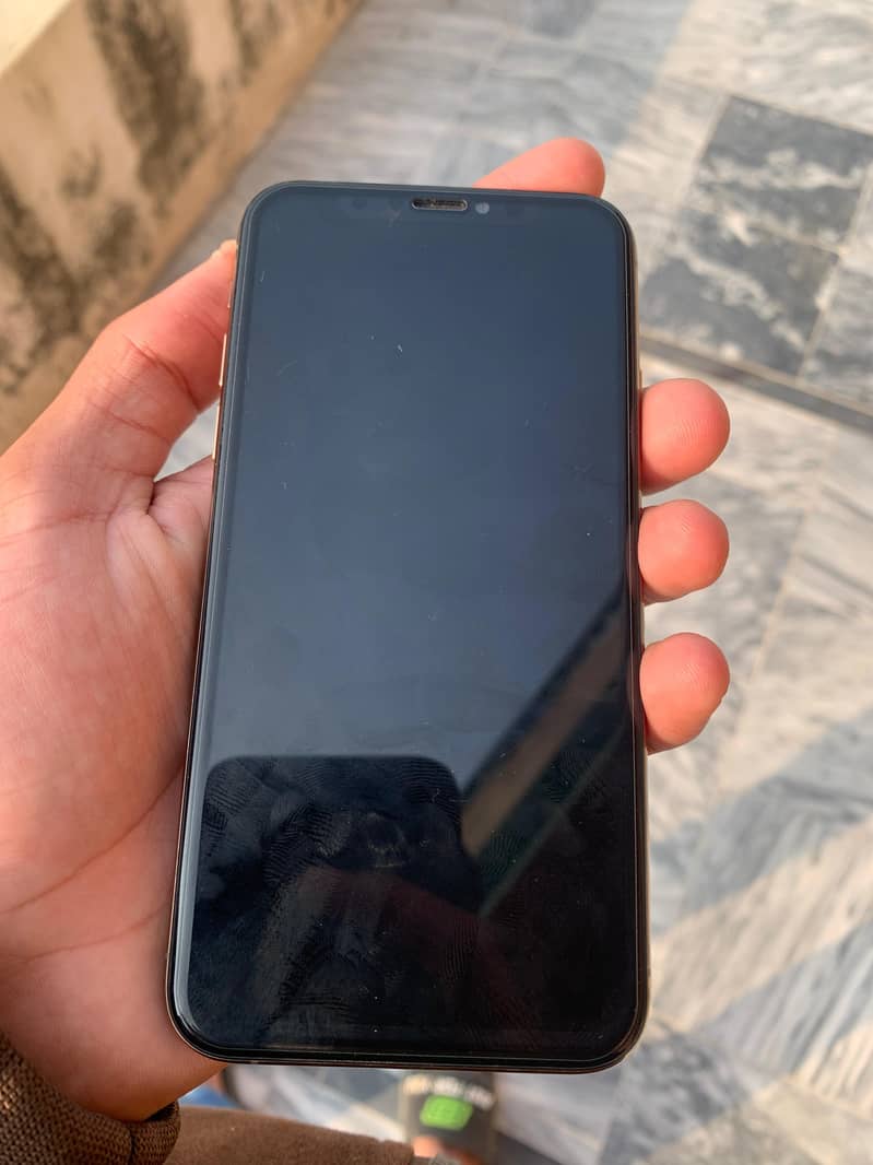 Apple iPhone XS 3
