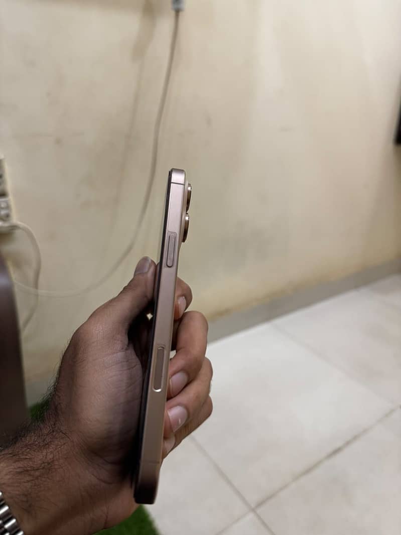 Apple iPhone 16 Pro Max 7