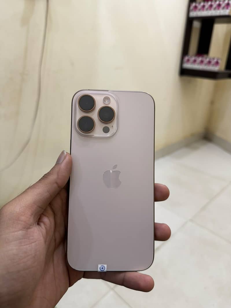 Apple iPhone 16 Pro Max 10