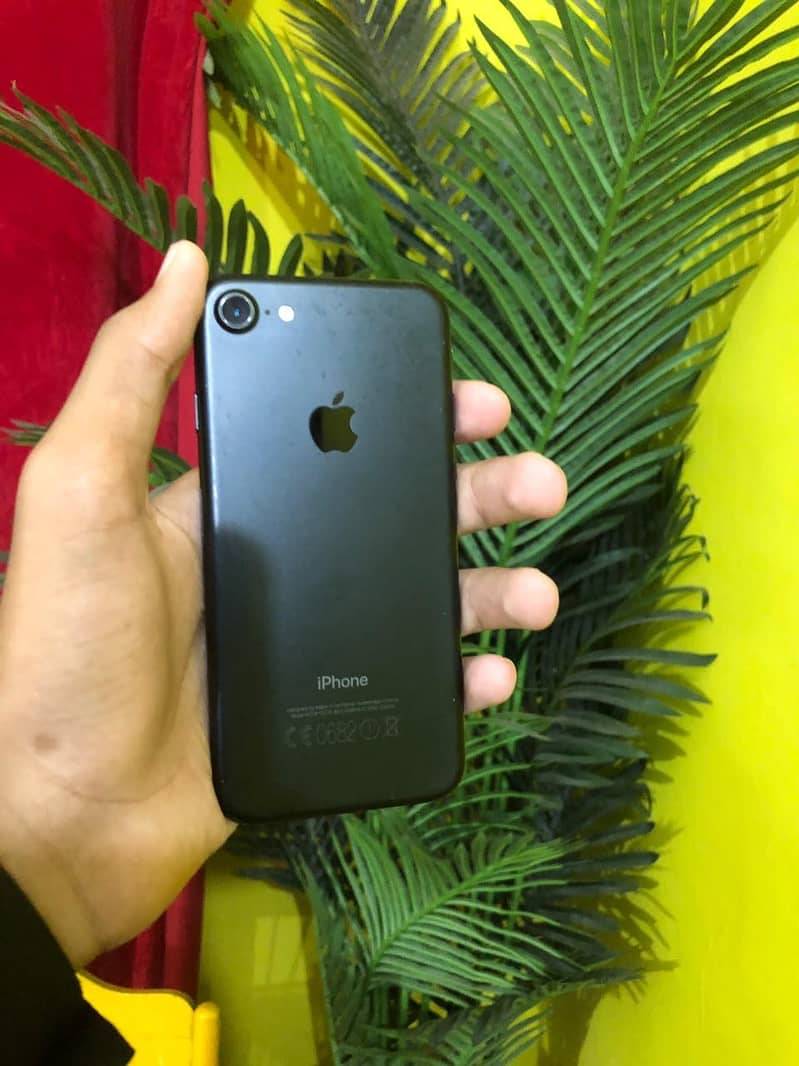 Apple iPhone 7 2
