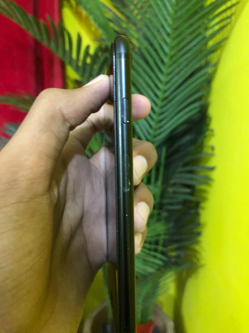 Apple iPhone 7 3