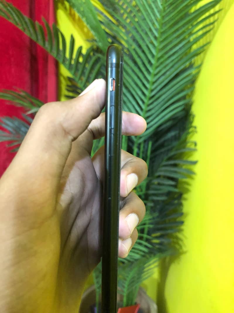 Apple iPhone 7 4
