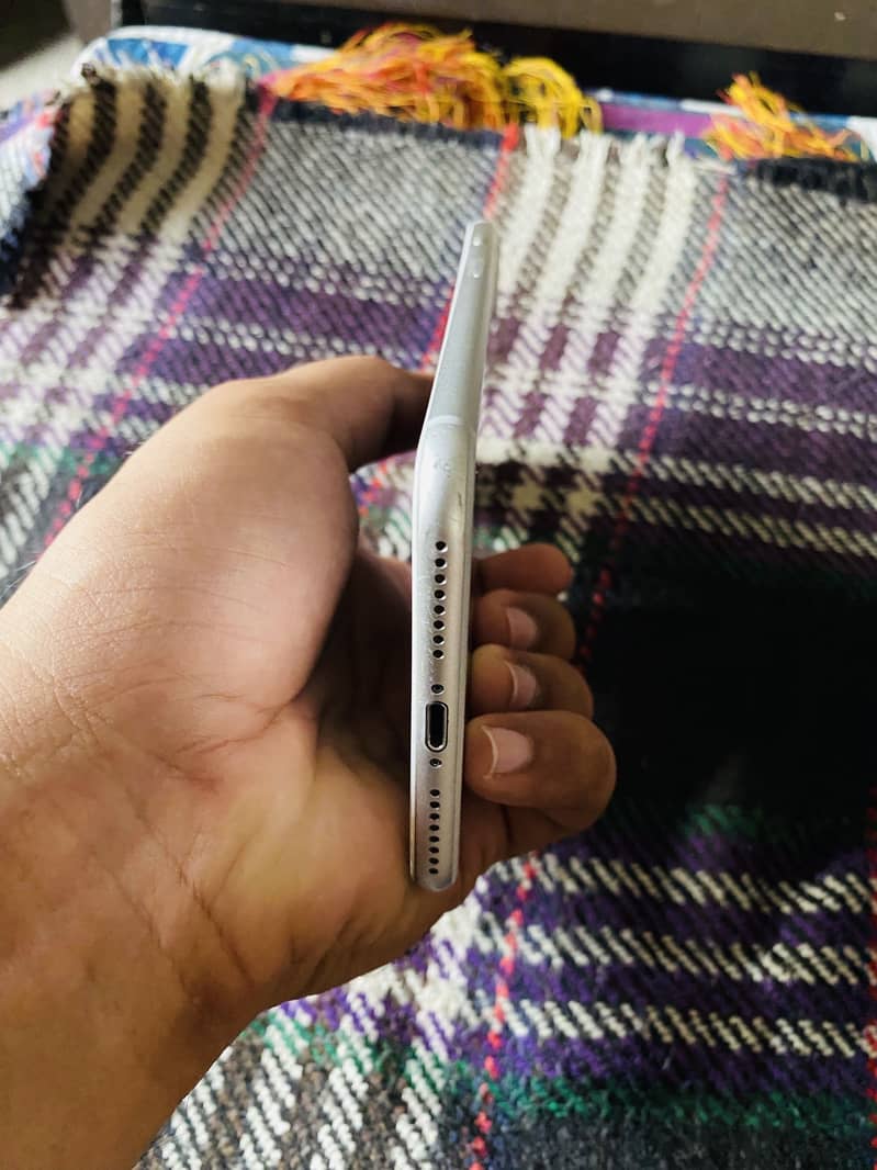 Apple iPhone 7 Plus 4
