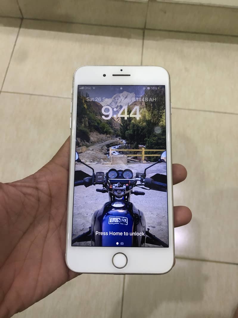 Apple iPhone 8 Plus 1
