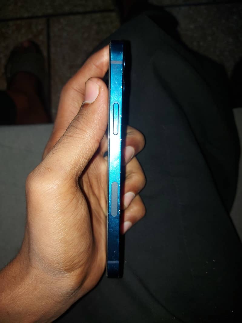 Apple iPhone 12 3