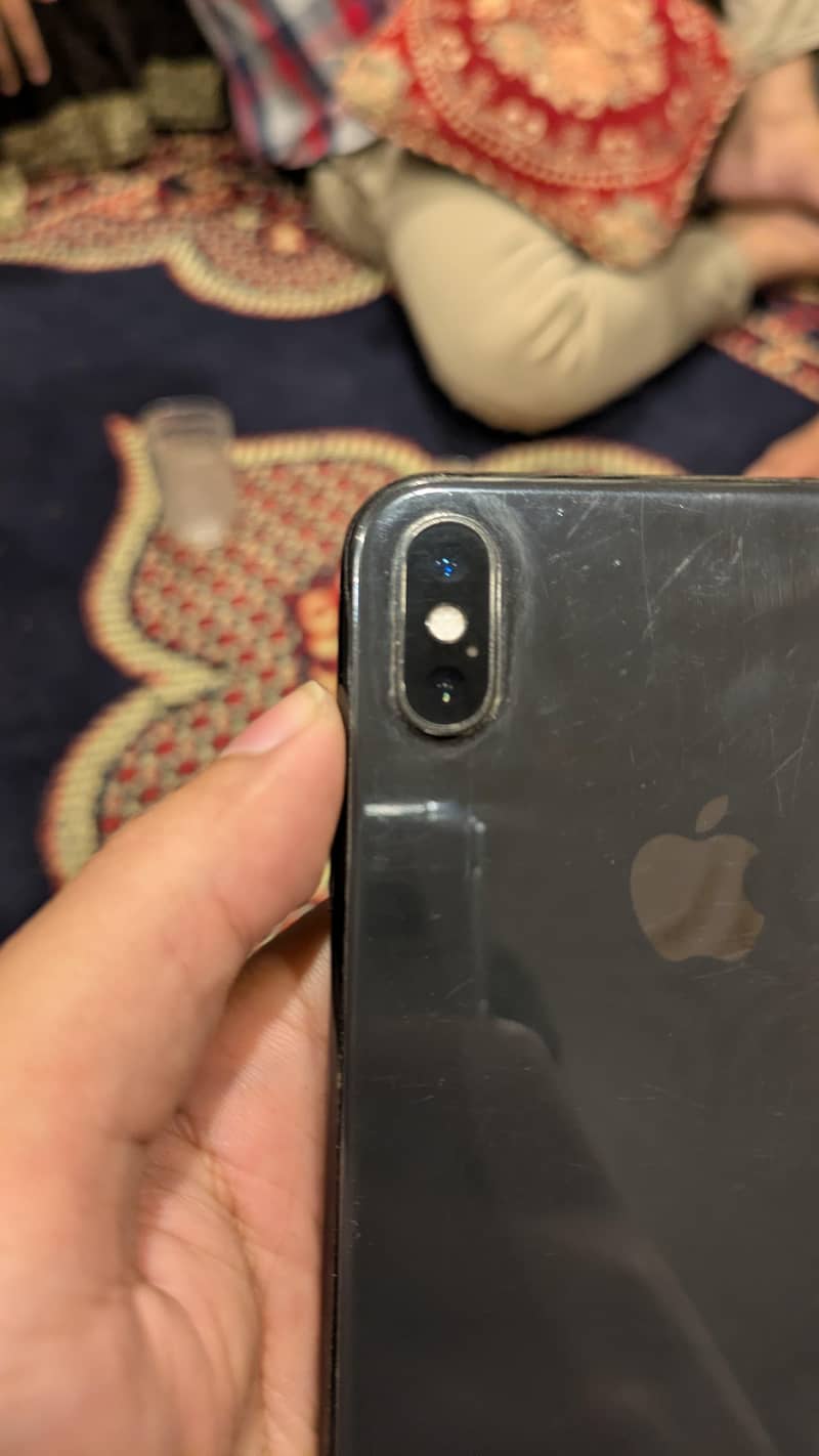 Apple iPhone XS Max 4