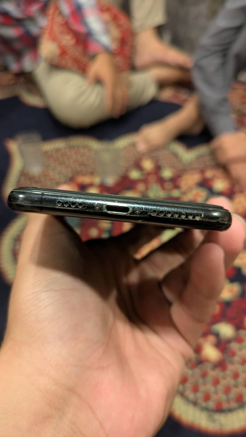 Apple iPhone XS Max 5