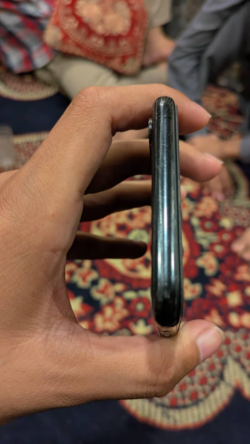 Apple iPhone XS Max 7