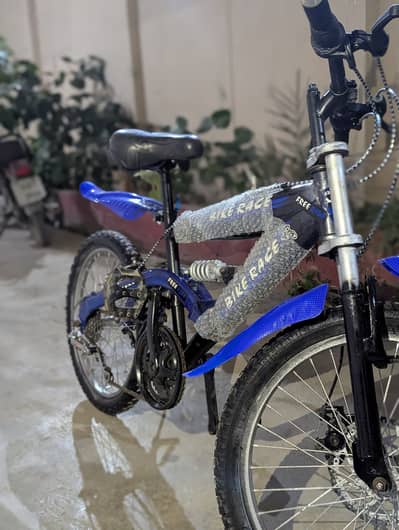 Premium mountain/adventure road cycle for sale excellent condition!!