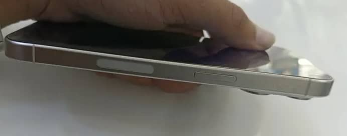 Apple iPhone 15 Pro 1