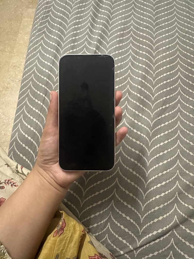 Apple iPhone 13 2