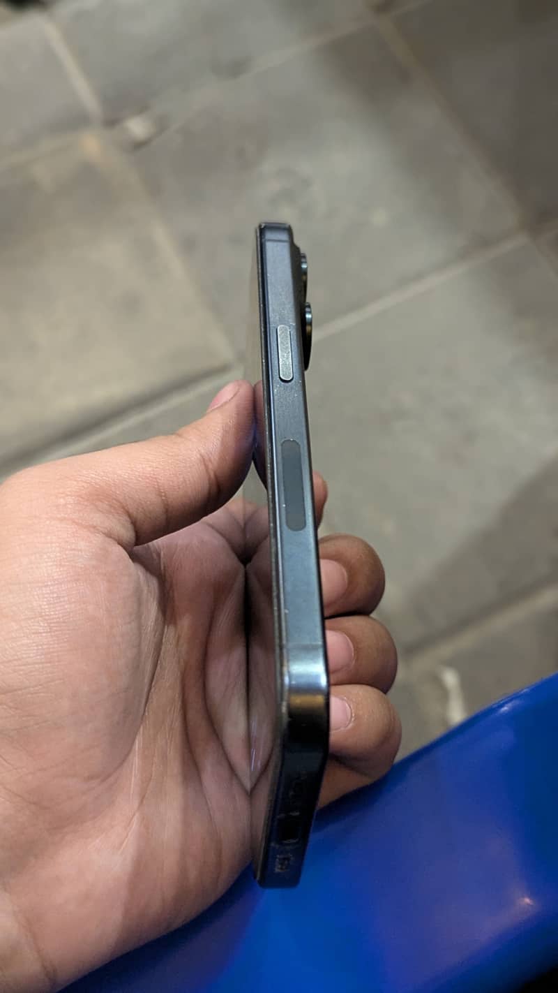 Apple iPhone 15 Pro 3