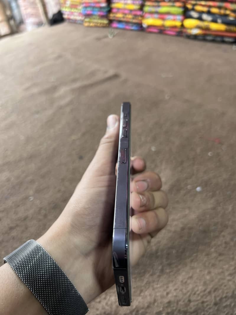 Apple iPhone 14 Pro Max 1