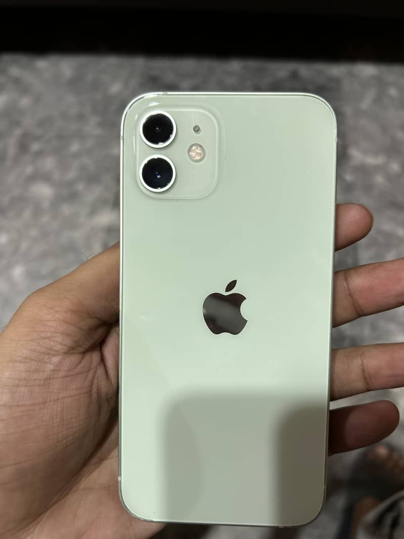 Apple iPhone 12 4