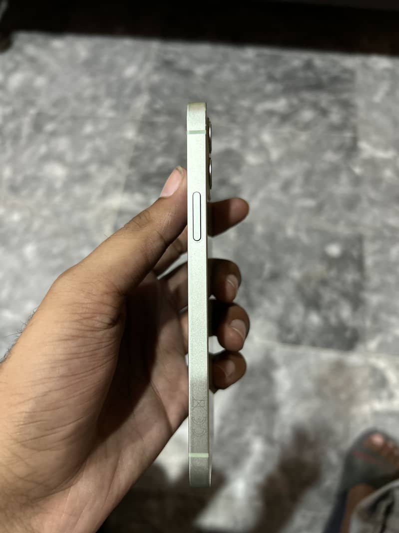 Apple iPhone 12 6