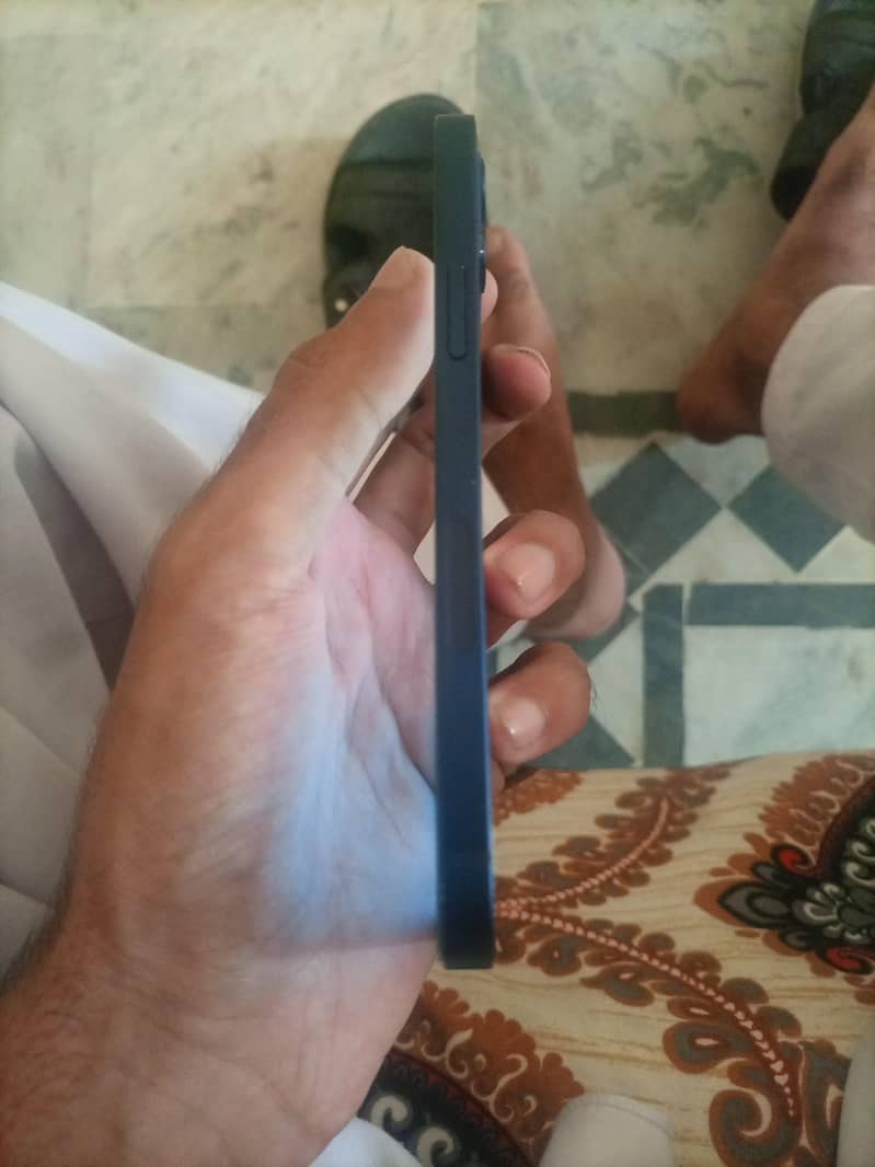 Apple iPhone 12 1