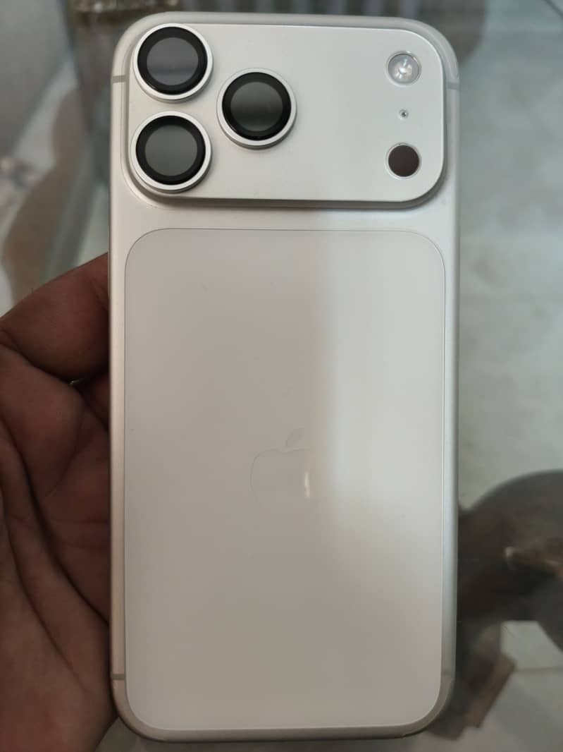 Apple iPhone 17 Pro Max 1