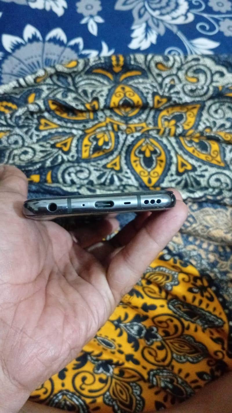 LG V50 ThinQ 1