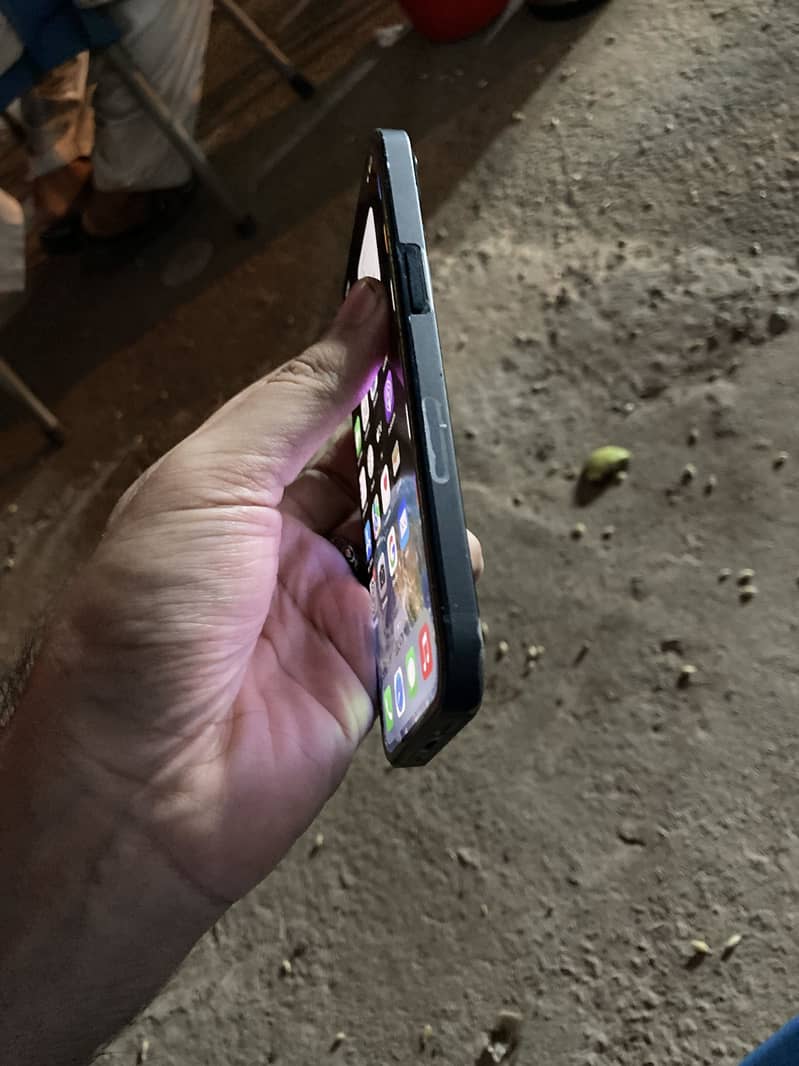 Apple iPhone 13 4