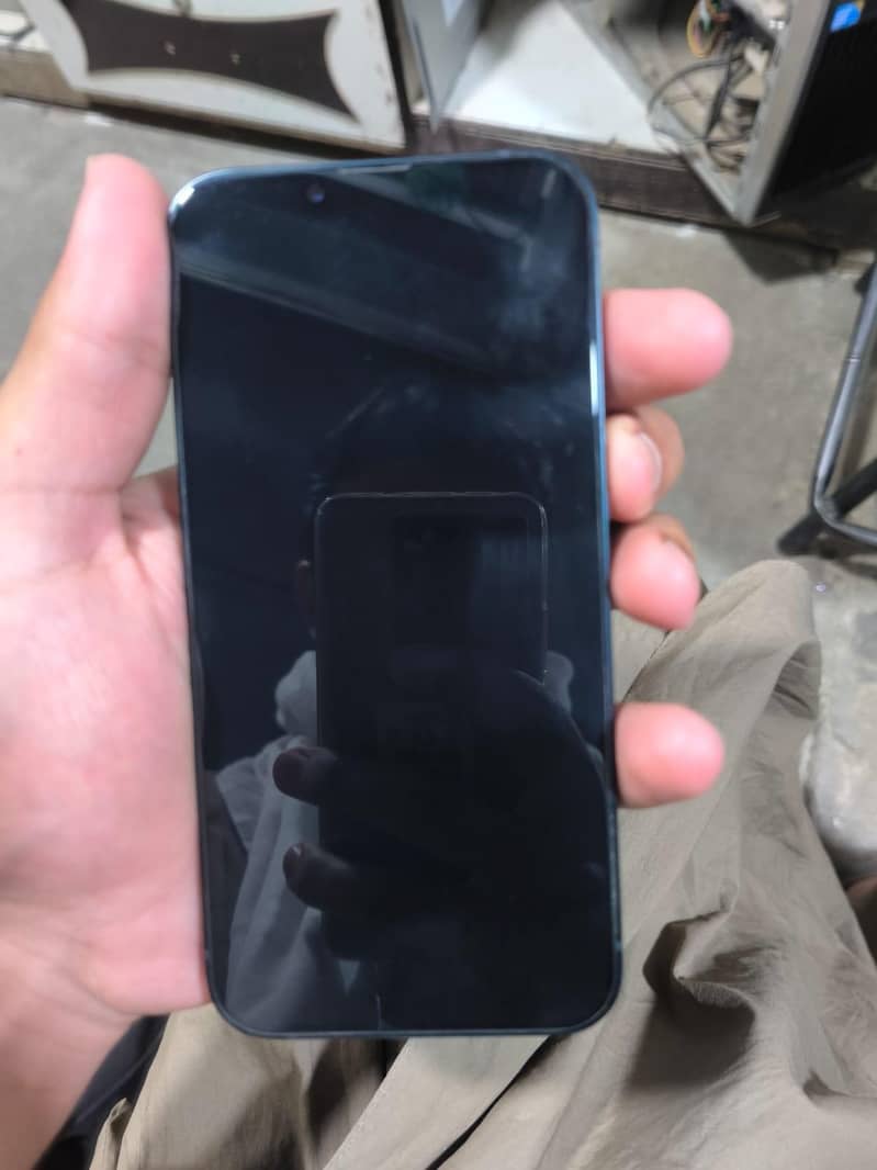 Apple iPhone 13 5
