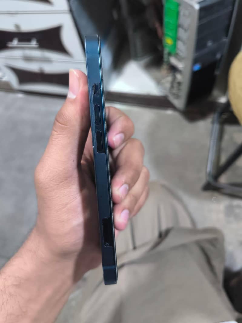 Apple iPhone 13 6