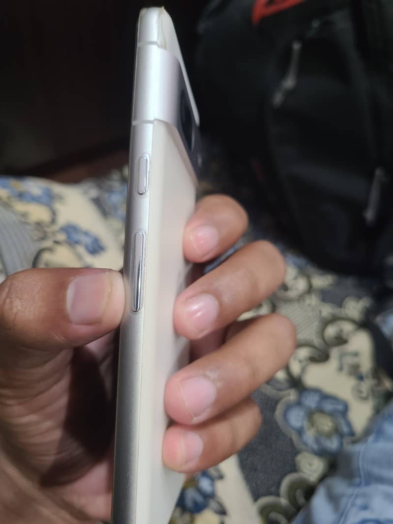 Google Pixel 7 4
