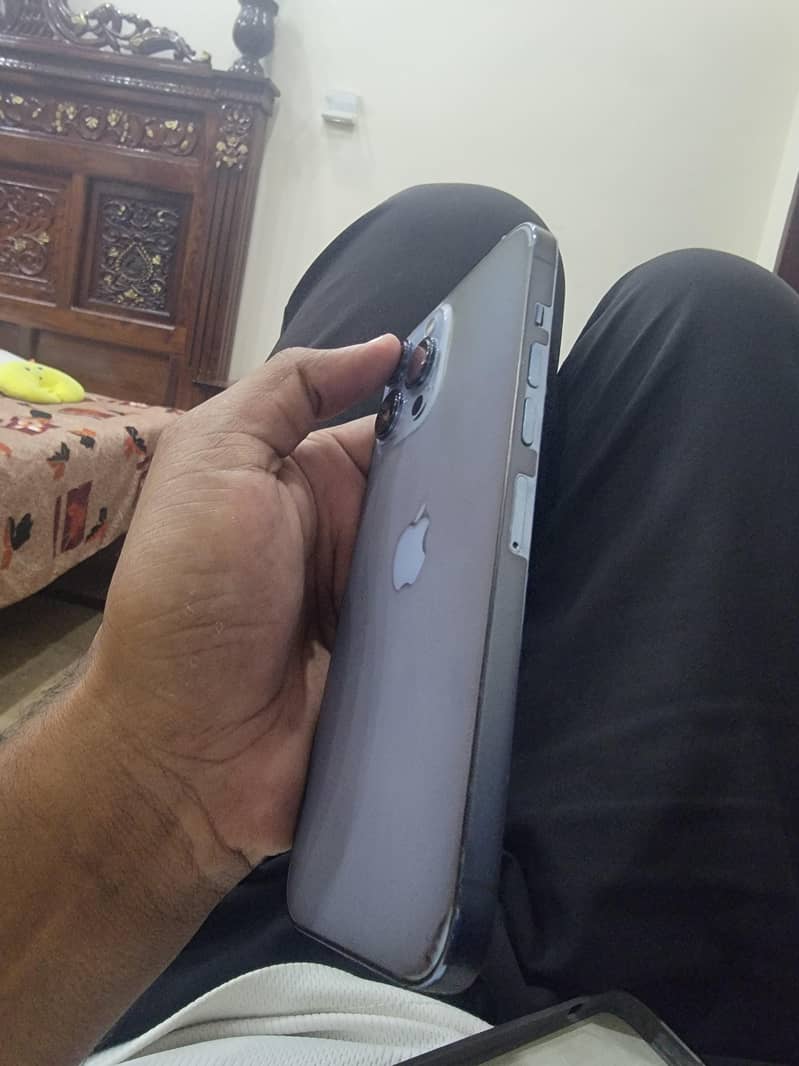 Apple iPhone 13 Pro Max 4