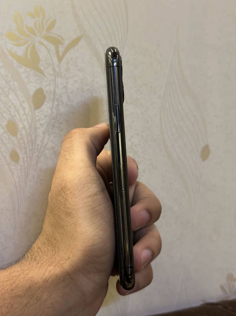 Apple iPhone 11 Pro 1