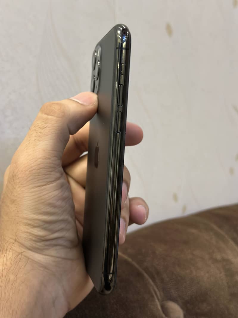 Apple iPhone 11 Pro 2