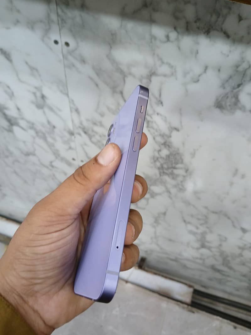 Apple iPhone 12 4