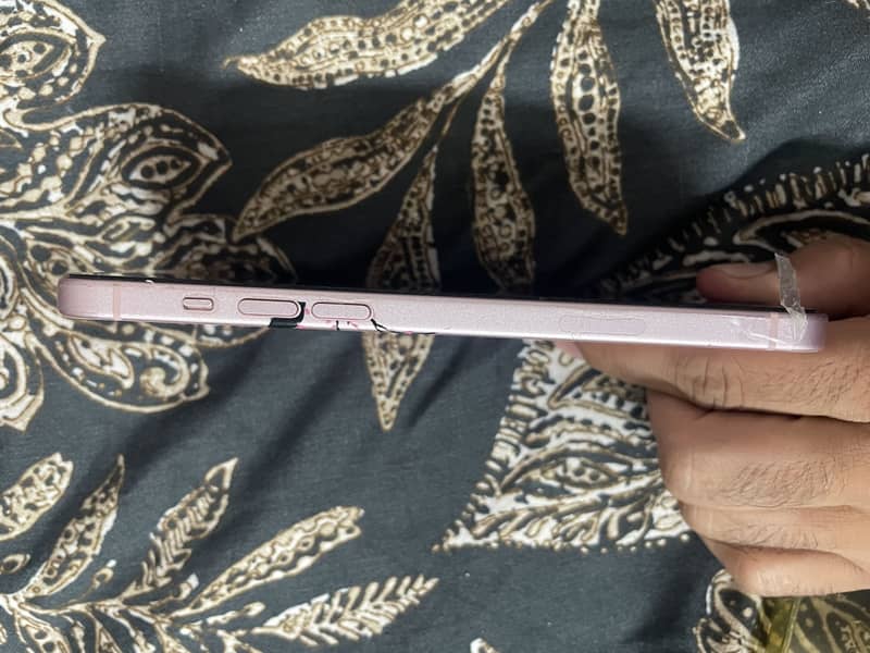 Apple iPhone 15 plus 4
