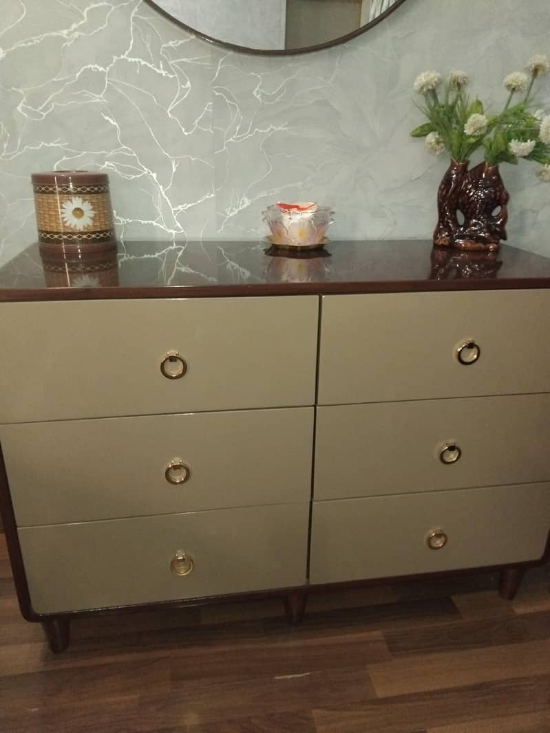 Master Bed with side tables & dressing 3