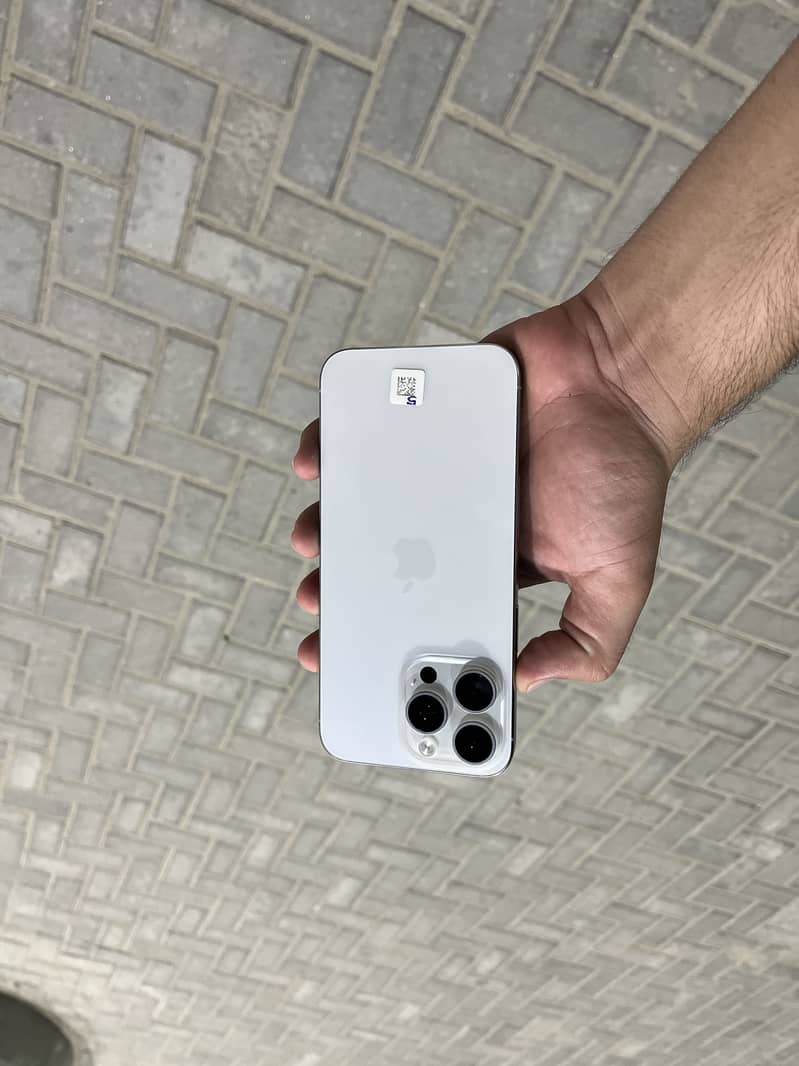 Apple iPhone 15 Pro Max 4