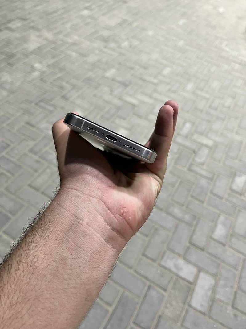 Apple iPhone 15 Pro Max 6