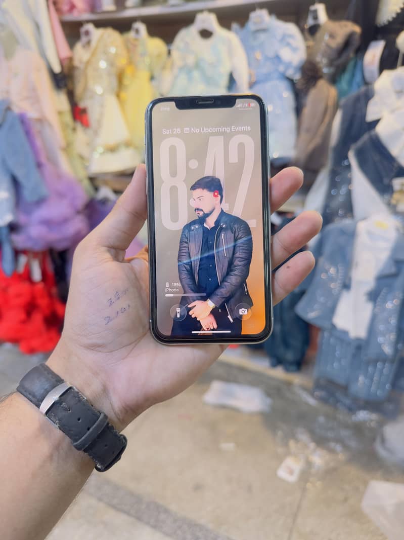 Apple iPhone 11 Pro 1