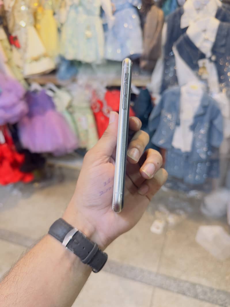 Apple iPhone 11 Pro 2