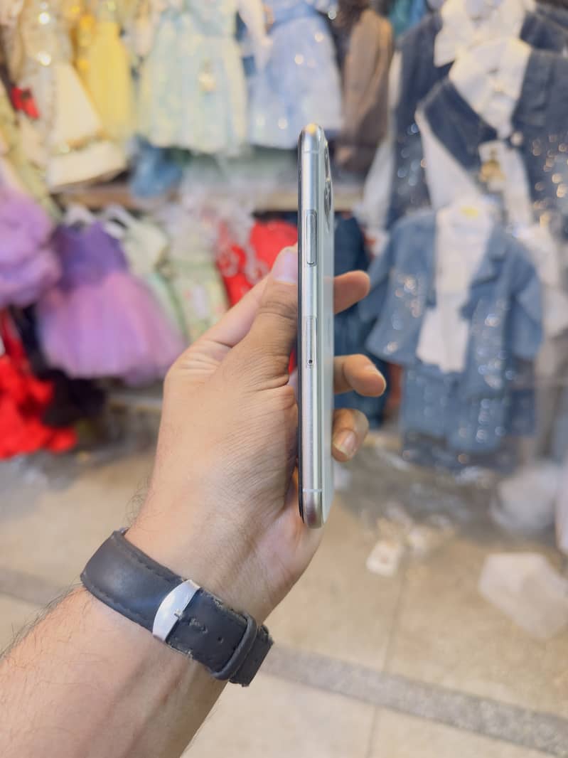 Apple iPhone 11 Pro 4