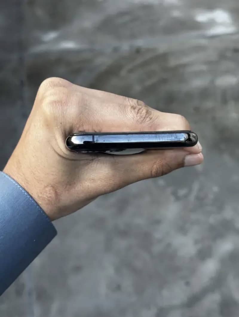 Apple iPhone 11 Pro 2